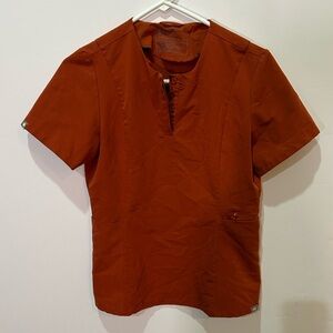 Figs Women’s Short Sleeve Shirt in Rust XS two pockets